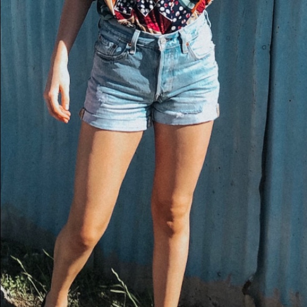 Levi's High Waisted Mom Short